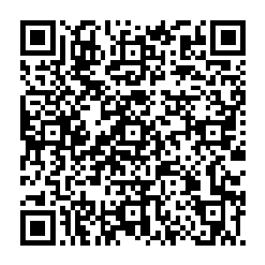 她的全身上下只有包裹住胸口两团粉肉的一件紫色内衣和一款同样颜色的薄纱小内裤二维码生成