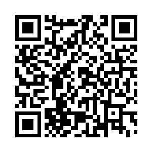 她的双瞳突然变得如红宝石般晶莹透明二维码生成