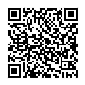 她看向那男子朝他眨了眨眼示意他莫要多话赶快离去二维码生成