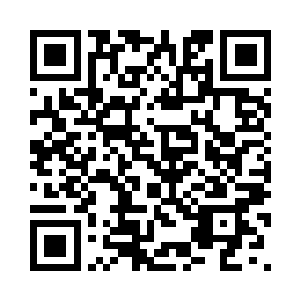 她说完后还伸手揉了揉自己的手指二维码生成