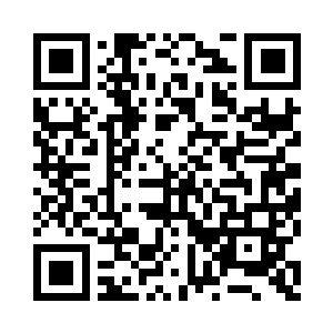 她转过身从沙发上取了几份报纸丢过来二维码生成