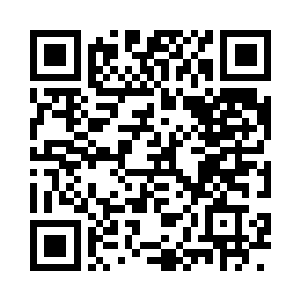 她轻轻抚摸着格里芬已经石化的脸庞二维码生成