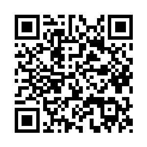 好似从一幅卷轴中缓缓走出的南方古镇佳人二维码生成