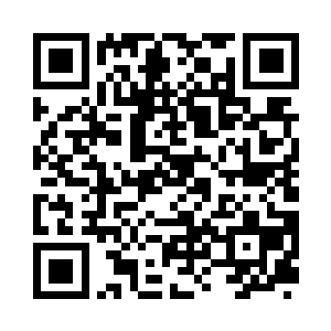 好几挺机关枪正在空中对着他们的脑袋二维码生成