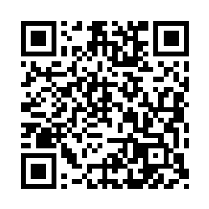 好奇地看着归一大神将酒坛放到了平台上二维码生成