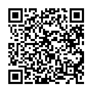 好莱坞电影中随便一个人摸起把枪就能大杀四方二维码生成