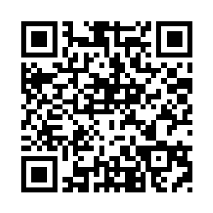 如一尊雕塑一样面对着石壁盘坐下来二维码生成