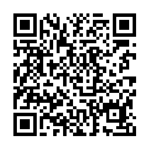 如同一条银链一般风骚地围着战争城堡转了一圈二维码生成