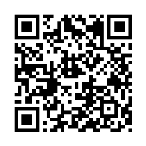 如同一道褐色的流云在绿色的毯子上掠过二维码生成