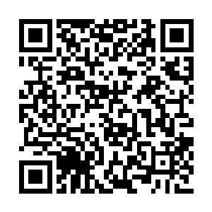 如水般的眸子一眼便瞧见了那个耀眼温暖的男人二维码生成