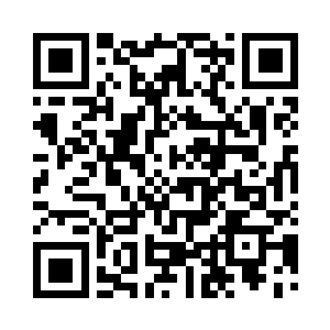 嫩白的小手紧紧的抓着男人胸前的衣服二维码生成