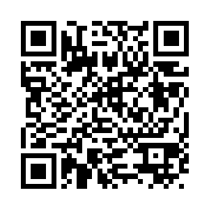 子弹瞬间打在他们附近的墙上噼噼啪啪作响二维码生成