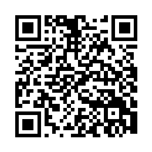 孙奉阳指了指站在驾驶席门旁的黛玻菈二维码生成