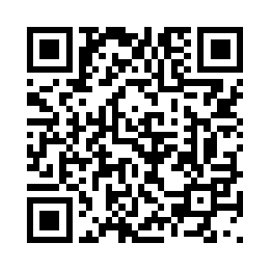 孙子轩缓缓的抬起亮着白光的右手二维码生成