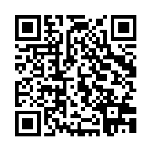 孩子小心翼翼又懂事的把吃过的东西都收起来二维码生成