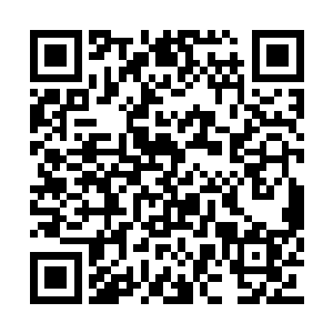 它伸出手指按在了圆盘底座上面的红色按钮上面二维码生成