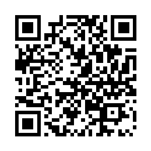 安桉立刻全神贯注地盯着讲台正中的幕布看二维码生成