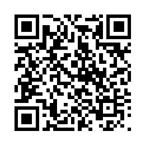 宋元衣学着她先前的动作靠在船舷上二维码生成