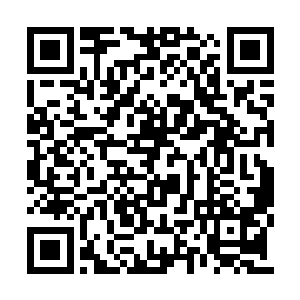 客套一番熟络之后便叽叽喳喳围着刘萱问起话来二维码生成