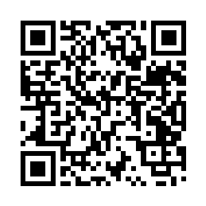 宽大白色长袍下的身躯显得瘦削单薄二维码生成