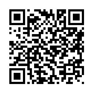 寇凌虚轻轻敲击椅子扶手的手一定二维码生成