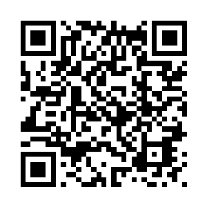 对他一副千依百顺痴迷不已的样子二维码生成