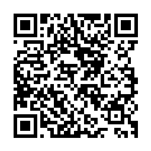 对刚才酒会上那些用尽手段往他身边凑过来和想要挑逗他的女人二维码生成