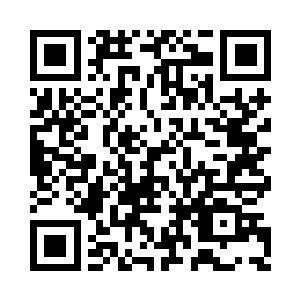 对这个女人神经兮兮的态度也表示无可奈何二维码生成