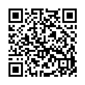 对面的墙上就是挂着一幅幅文征明的画作呢二维码生成