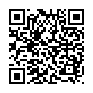 封不觉拿着摄像机稍稍摆弄了几下二维码生成