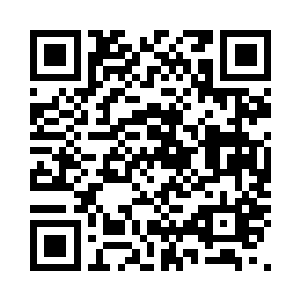 将一只从身后冲来的舔食者砸翻在地二维码生成