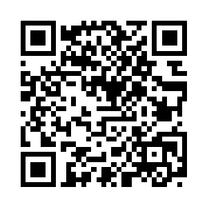 将二层餐厅气派的雕狮餐桌摆了满满一桌二维码生成