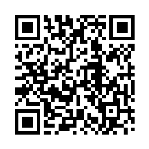 将眼光死死的盯着前方开始冲锋的俄军二维码生成