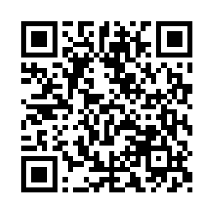 将脖颈上未干涸的蓝色血液抹了一些刀刃上二维码生成