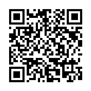 将衣服和袖口划出两道细细的口子二维码生成