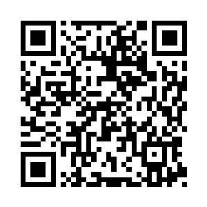 将黑金色的龙袍和白玉色的平天冠垂珠吹起二维码生成