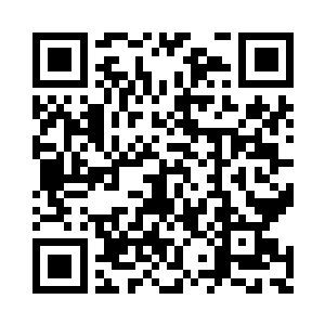 小凤儿手中抓着暗夜忍痛割下的那一缕长发二维码生成