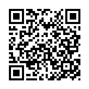 小厮就叫人抬了那个公子哥去寻人医治二维码生成