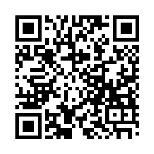 小学处在放暑假期间的小姑娘当然也离不开人二维码生成