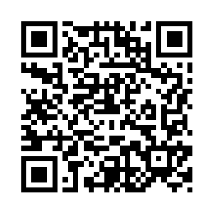 小家伙含羞的把脑袋几乎埋到胸口了二维码生成