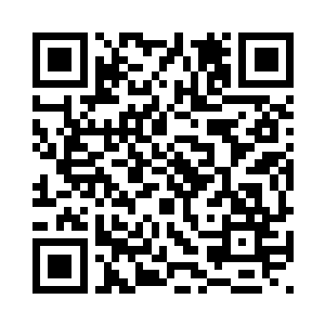 小心翼翼地放在周若诗的嘴边……二维码生成