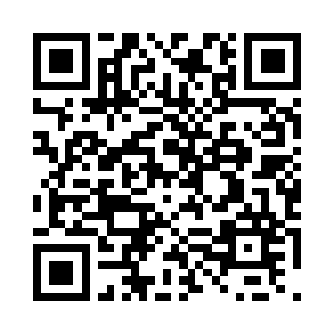 小心翼翼地给儿子擦了擦嘴角和下巴二维码生成