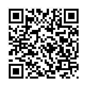 小心翼翼的捧着怀里的碗转身去看二维码生成