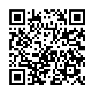 小心翼翼的握住横在她面前的粗壮手臂二维码生成