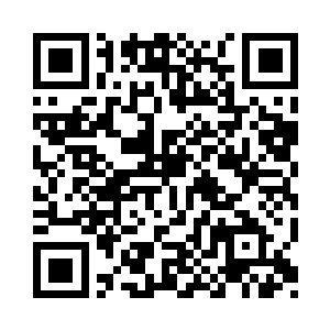 小熊已经一人把四个黑衣人给打残打死了二维码生成