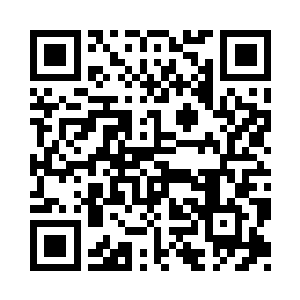 小男孩还是穿着一身太过宽大的旧军装二维码生成