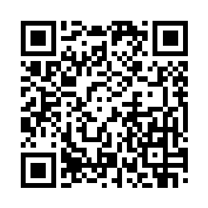 小秋听了我的话走到座机旁按下了免提二维码生成