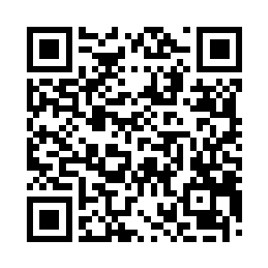 小脚往乔荞的大腿上踩的这叫一个不客气二维码生成