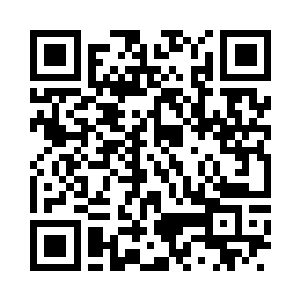 小萝莉跟只小奶狗一样抱着朱平安的大腿撒娇二维码生成