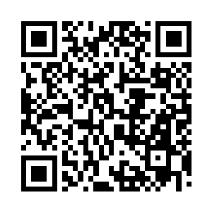 小虞氏将手放在他被炭火灼烧过的伤疤上二维码生成